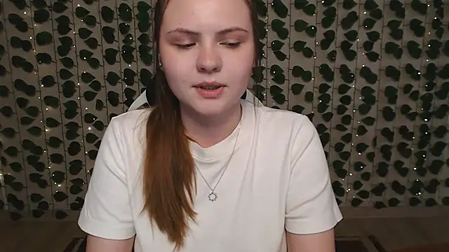 Snapshot of IxxiLiana chatting on March 9, 8:29 am IxxiLiana online show from March 9, 8:29 am