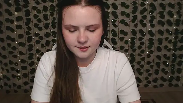 Snapshot of IxxiLiana chatting on March 15, 5:08 am IxxiLiana online show from March 15, 5:08 am
