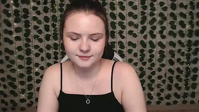 Snapshot of IxxiLiana chatting on February 25, 4:03 am IxxiLiana online show from February 25, 4:03 am