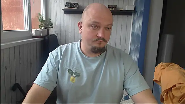 Snapshot of Pandasky chatting on February 9, 7:37 am Pandasky online show from February 9, 7:37 am