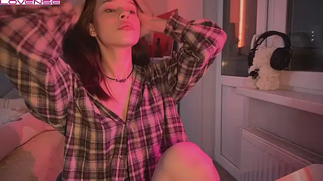 Snapshot of YourOblivion chatting on February 4, 6:27 pm YourOblivion online show from February 4, 6:27 pm