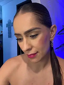 Snapshot of Mau_White chatting on July 17, 12:41 am Mau White online show from July 17, 12:41 am