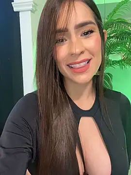 Snapshot of Mau_White chatting on June 14, 12:40 am Mau White online show from June 14, 12:40 am