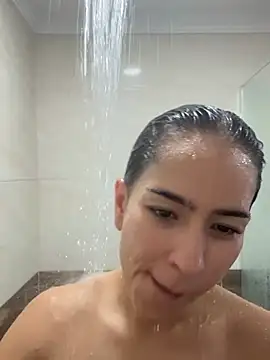 Snapshot of Mau_White chatting on May 24, 6:19 pm Mau White online show from May 24, 6:19 pm