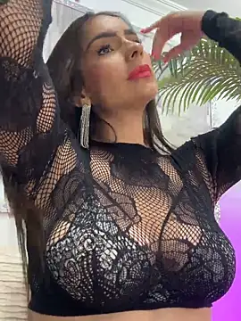 Snapshot of Mau_White chatting on April 18, 7:07 pm Mau White online show from April 18, 7:07 pm
