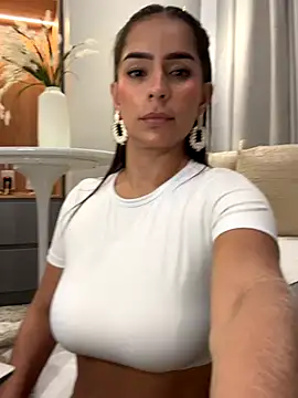 Mau White online show from December 4, 9:25 pm