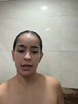 Snapshot of Mau_White chatting on May 21, 7:11 pm Mau White online show from May 21, 7:11 pm