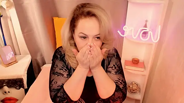 ShannaKingson online show from February 5, 10:44 pm