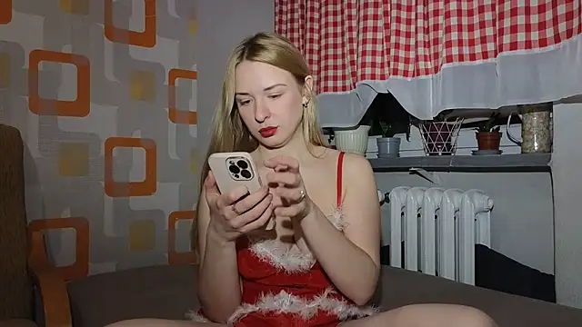 FREYA - online show from December 5, 3:32 pm