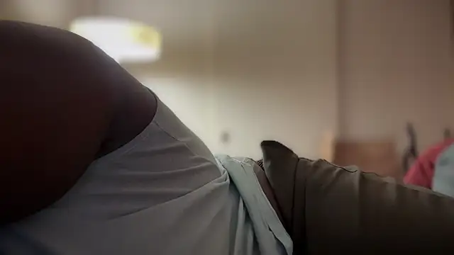 Snapshot of Yagurl__west chatting on February 14, 10:58 pm Yagurl west online show from February 14, 10:58 pm