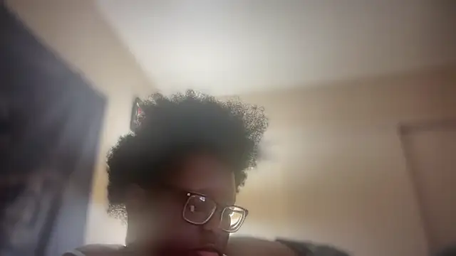 Snapshot of Yagurl__west chatting on February 16, 12:19 am Yagurl west online show from February 16, 12:19 am