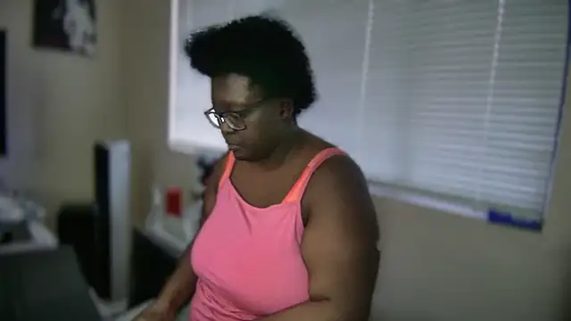 Snapshot of Yagurl__west chatting on February 28, 1:37 am Yagurl west online show from February 28, 1:37 am