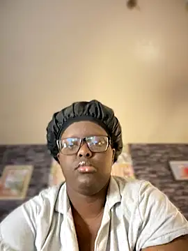 Snapshot of Yagurl__west chatting on November 21, 1:04 am Yagurl west online show from November 21, 1:04 am