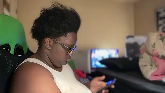 Snapshot of Yagurl__west chatting on January 12, 4:41 am Yagurl west online show from January 12, 4:41 am