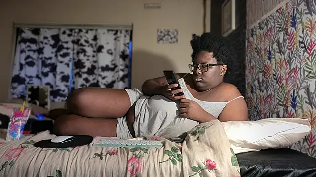 Snapshot of Yagurl__west chatting on January 15, 1:31 am Yagurl west online show from January 15, 1:31 am