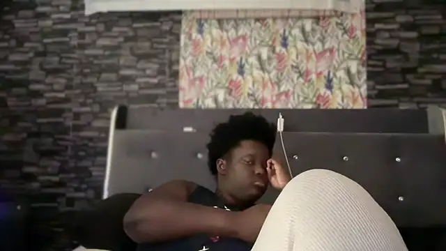 Snapshot of Yagurl__west chatting on October 1, 7:18 pm Yagurl west online show from October 1, 7:18 pm