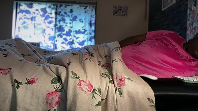 Snapshot of Yagurl__west chatting on January 6, 6:23 pm Yagurl west online show from January 6, 6:23 pm