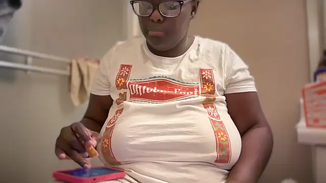 Snapshot of Yagurl__west chatting on October 2, 8:23 pm Yagurl west online show from October 2, 8:23 pm