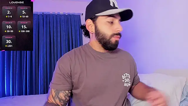 Snapshot of leo_thewolf_ chatting on November 10, 6:46 pm leo thewolf online show from November 10, 6:46 pm