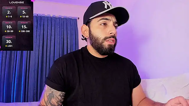 Snapshot of leo_thewolf_ chatting on October 18, 8:22 pm leo thewolf online show from October 18, 8:22 pm