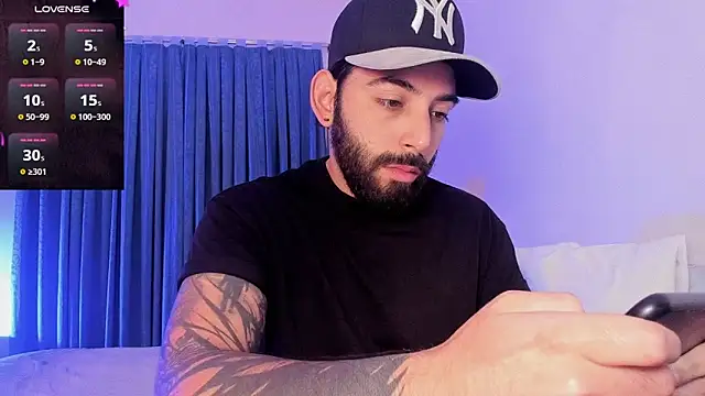 Snapshot of leo_thewolf_ chatting on November 8, 7:50 pm leo thewolf online show from November 8, 7:50 pm