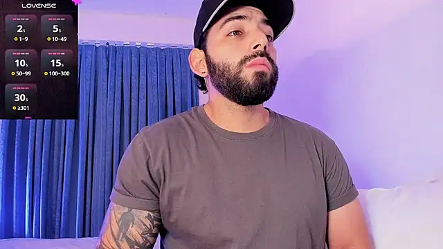 Snapshot of leo_thewolf_ chatting on October 20, 7:47 pm leo thewolf online show from October 20, 7:47 pm