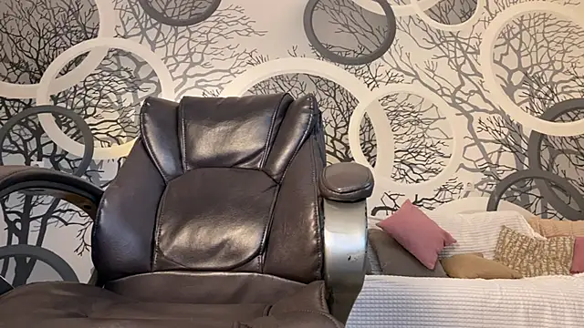 viviann evans online show from June 12, 1:03 am
