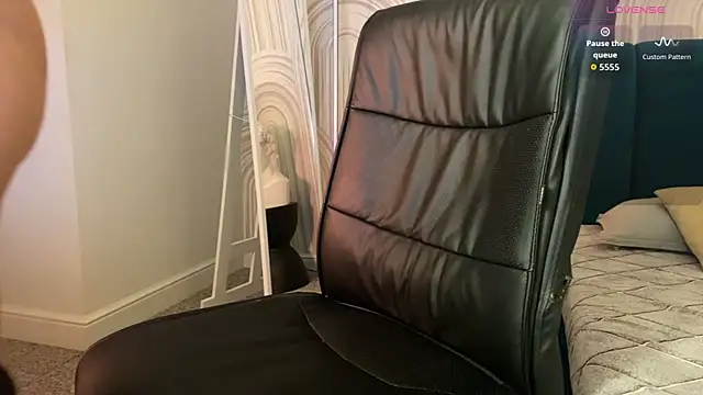 viviann evans online show from April 11, 1:02 am