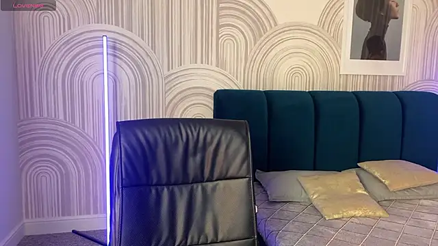 viviann evans online show from March 28, 1:06 am