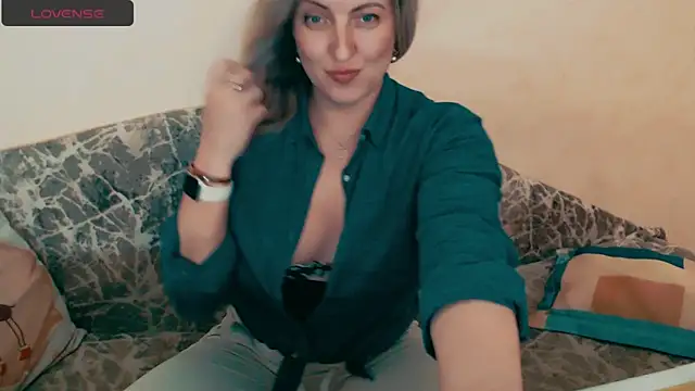 ElysonLang online show from June 3, 5:39 pm
