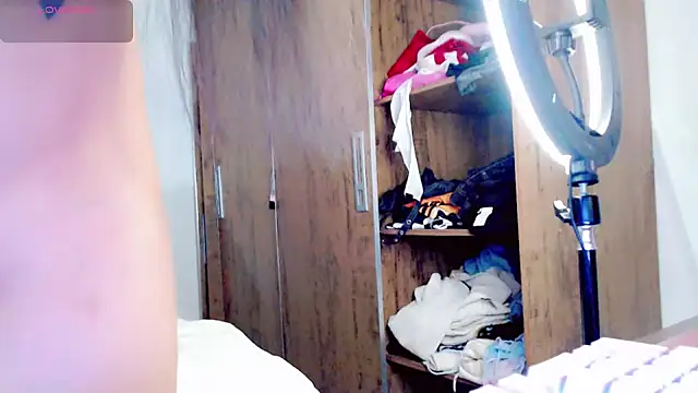 isahot22 online show from April 10, 12:01 pm