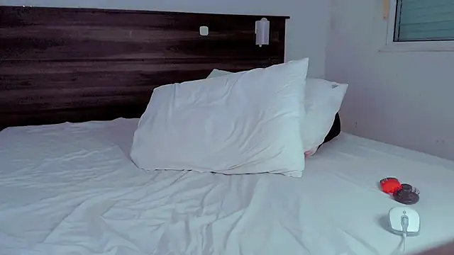 isahot22 online show from November 13, 9:19 pm