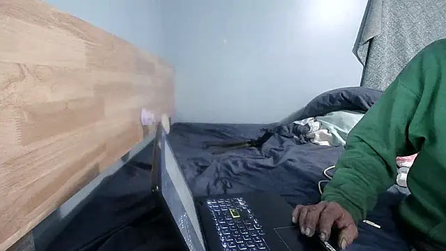 Mshizzle12 online show from February 17, 9:06 am