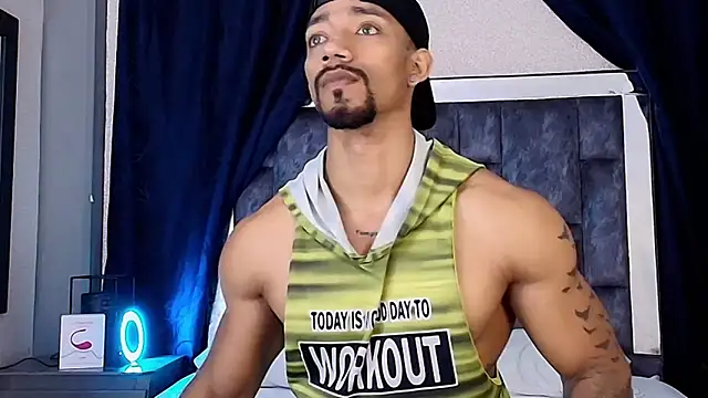 Snapshot of Manolo_Hot1 chatting on February 21, 2:38 pm Manolo Hot1 online show from February 21, 2:38 pm