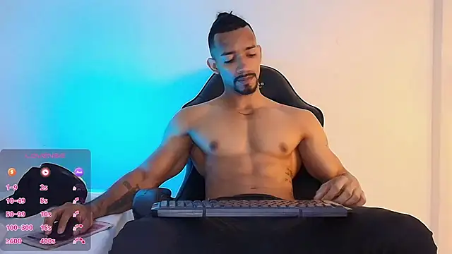 Snapshot of Manolo_Hot1 chatting on February 17, 2:17 pm Manolo Hot1 online show from February 17, 2:17 pm