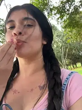 ambar-adaams online show from June 3, 10:36 pm