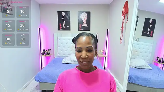 kimmturner online show from October 11, 1:01 pm