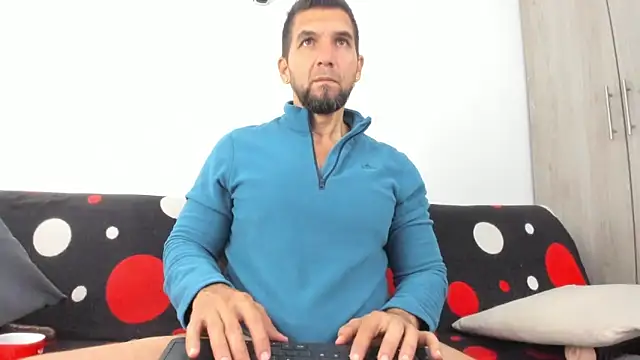 JULESLAKES online show from December 4, 12:15 pm