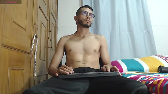 russthiago online show from May 6, 2:10 pm