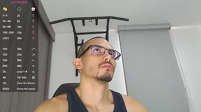 russthiago online show from February 12, 3:49 pm