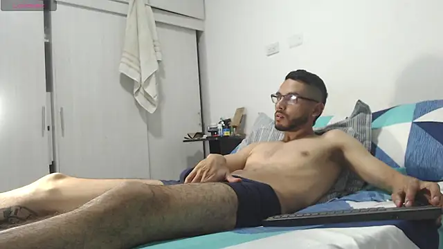 russthiago online show from February 13, 8:53 pm