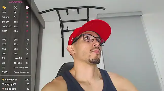 russthiago online show from February 11, 7:48 pm