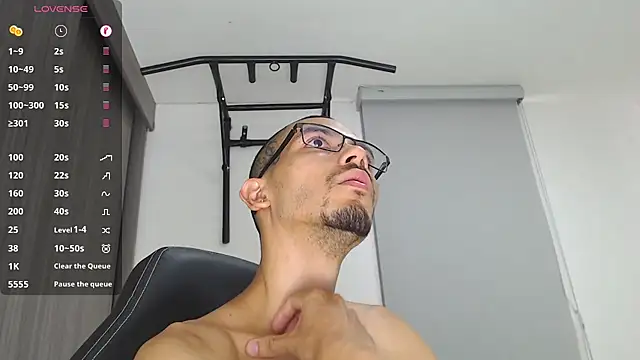 russthiago online show from February 20, 2:02 pm