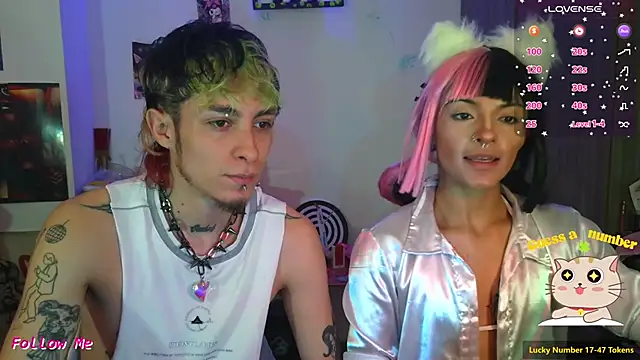 Snapshot of badeyes_crazygoat chatting on November 15, 6:34 pm badeyes crazygoat online show from November 15, 6:34 pm