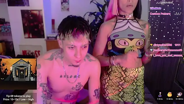 Snapshot of badeyes_crazygoat chatting on October 24, 9:14 pm badeyes crazygoat online show from October 24, 9:14 pm