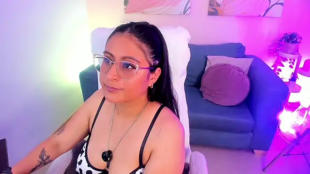 Snapshot of Amber_gold_ chatting on July 17, 4:32 am Amber gold online show from July 17, 4:32 am