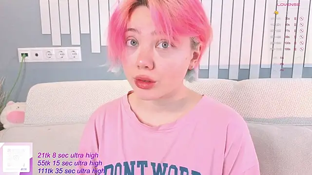 Snapshot of __KawaiiYuki__ chatting on October 13, 6:59 am   KawaiiYuki   online show from October 13, 6:59 am