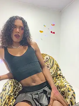 Snapshot of lau_sil chatting on February 18, 11:23 pm lau sil online show from February 18, 11:23 pm