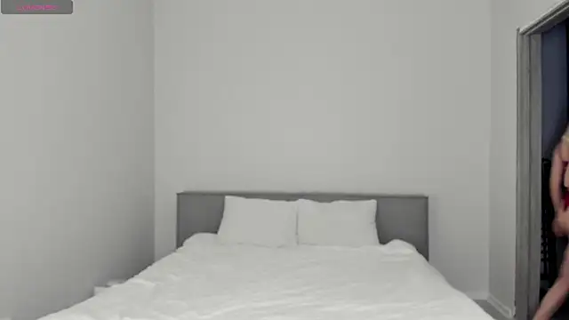 sarahphyllis online show from December 5, 9:23 pm