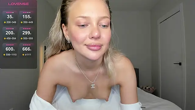Snapshot of sarahphyllis chatting on June 6, 9:09 pm sarahphyllis online show from June 6, 9:09 pm